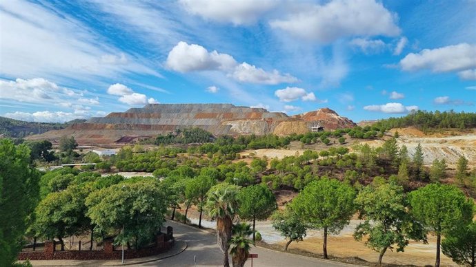 Vista de las escombreras de la mina de Riotinto desde Nerva.