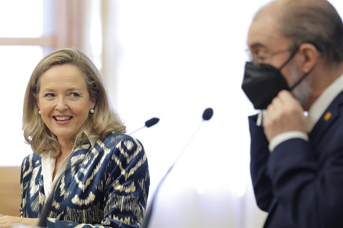 La vicepresidenta primera y ministra de Asuntos Económicos y Transformación Digital, Nadia Calviño, se ha reunido con el presidente del Gobierno de Aragón, Javier Lambán.