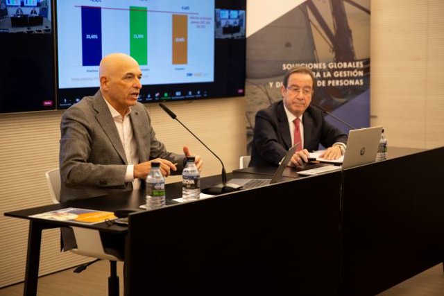 El profesor de Eada Business School Jordi Assens y el presidente de Icsa Grupo, Ernesto Poveda.