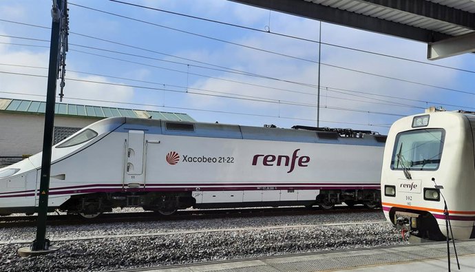 Tren AVE con la insignia del Xacobeo.