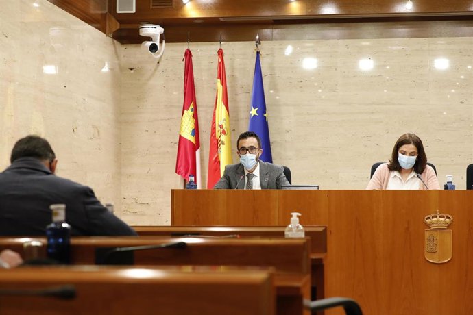 El director general de Medio Natural y Biodiversidad, Félix Romero, en su comparencia en las Cortes.