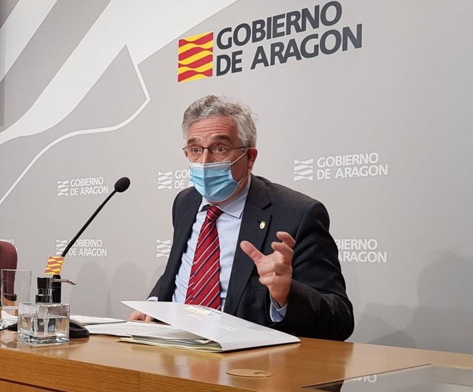 El consejero de Agricultura, Ganadería y Medio Ambiente del Gobierno de Aragón, Joaquín Olona.