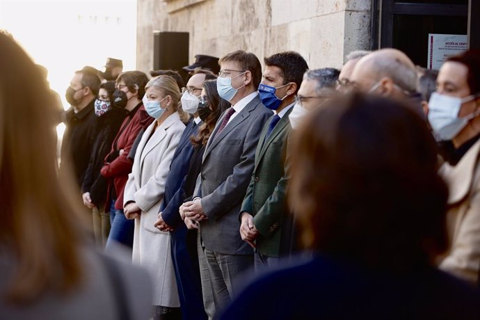 Minut de silenci davant el Palau de la Generalitat per l'últim cas confirmat de violncia masclista