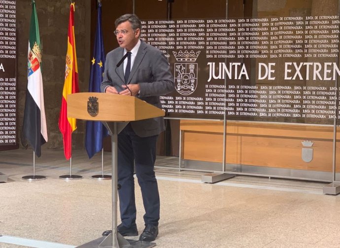 El portavoz de la Junta de Extremadura, Juan Antonio González, en rueda de prensa