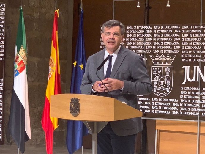 El portavoz de la Junta de Extremadura, Juan Antonio González, en rueda de prensa tras el Consejo de Gobierno autonómico