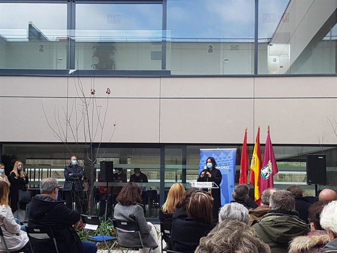 La vicealcaldesa de Madrid, Begoña Villacís, en la inauguración del centro de mayores Margarita Salas, en Latina