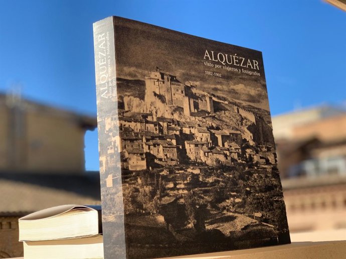 El libro contiene 390 páginas de la villa de Alquézar