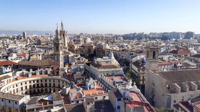 Archivo - Arxiu - Imatge de València amb diferents edificis i espais del seu patrimoni històric.