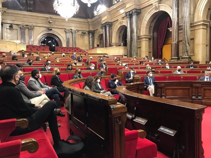 Vista general del pleno del Parlament en la sesión del 26 de enero.