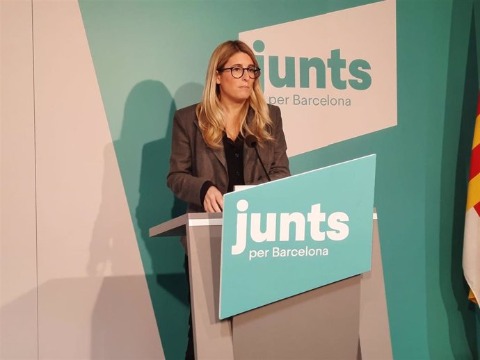 La líder de Junts en Barcelona, Elsa Artadi, en rueda de prensa.