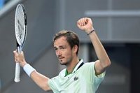 Medvedev-Tsitsipas y Swiatek-Collins completan las semifinales en el Abierto de Australia