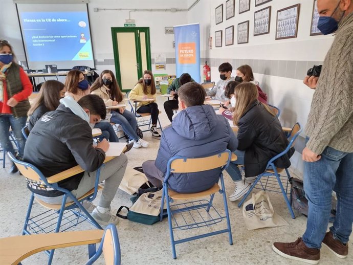 Actividad '¿Qué hace la Unión Europea por mí?' en el IES Don Bosco de Valverde del Camino.