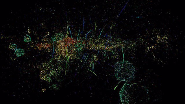 Imagen panorámica de los filamentos revelados en el centro de la Vía Láctea