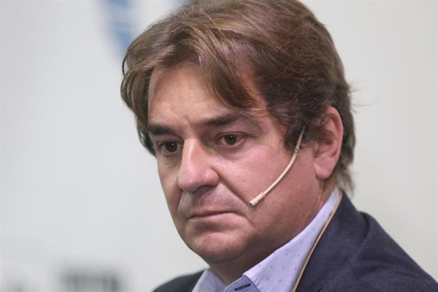 Archivo - El alcalde de Fuenlabra, Javier Ayala, participa en la presentación del libro ‘La memoria en movimiento’ del Centro Coreográfico María Pagés de Fuenlabrada, a 3 de noviembre de 2021, en Madrid (España).  ‘La memoria en movimiento o ‘Memory in Mo