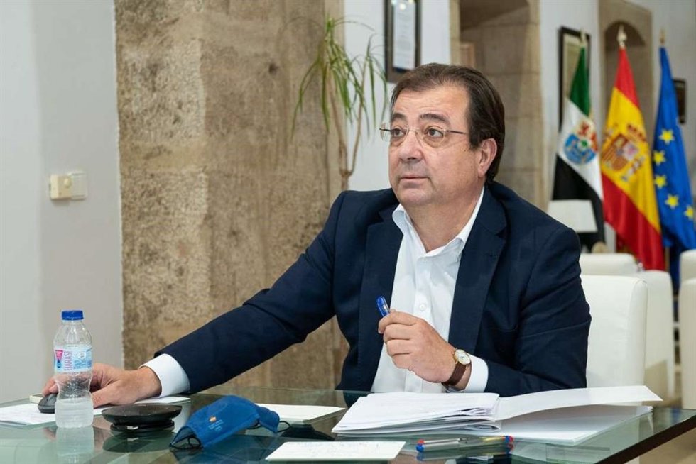 Archivo - El presidente de la Junta, Guillermo Fernández Vara, en una imagen de archivo