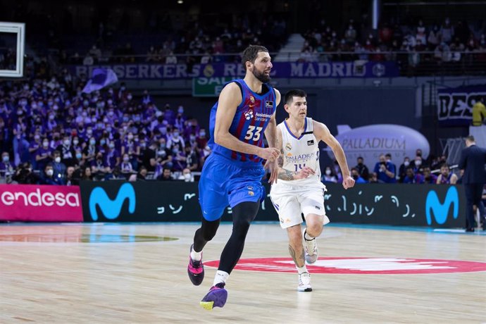 Gabriel Deck of Real Madrid CF and Nikola Mirotic of FC Barcelona in action during the spanish league, Liga ACB Endesa, basketball match played between Real Madrid and FC Barcelona at Wizink Center pavilion on January 23, 2022, in Madrid, Spain.