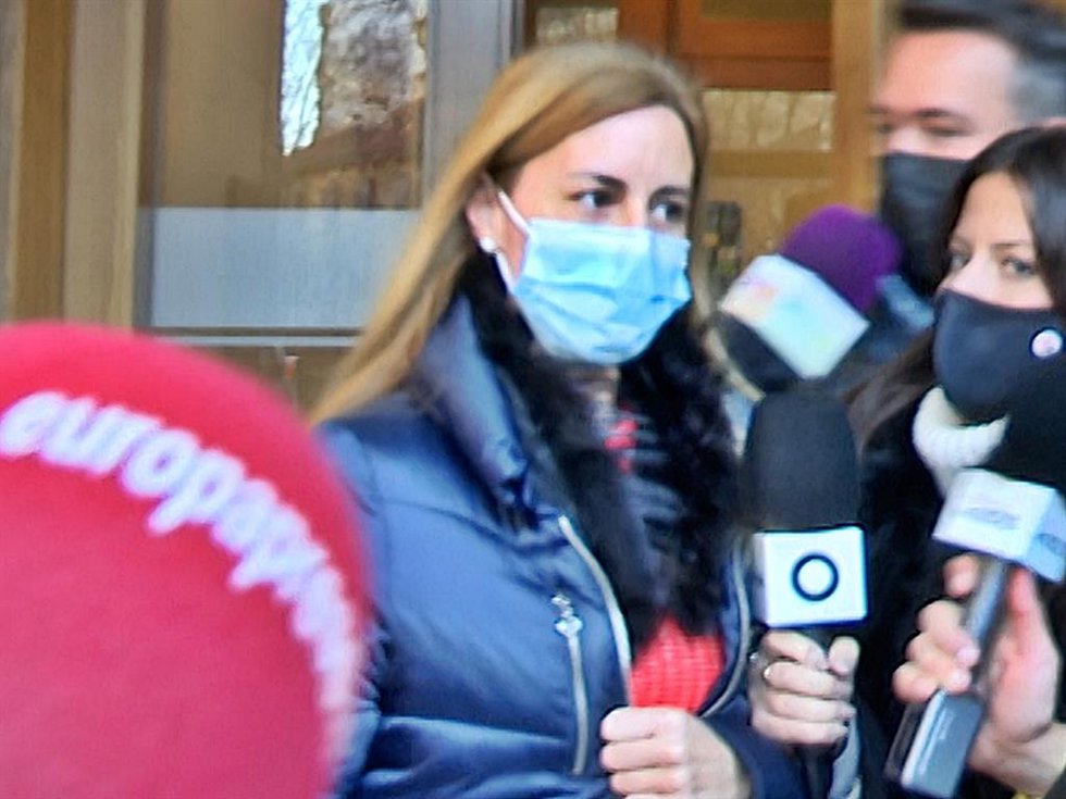 AINHOA ARMENTIA SALE DEL TRABAJO