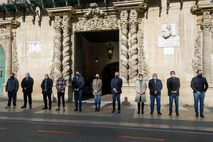 Alicante expresa su repulsa por el asesinato machista de Torrevieja y la peor de las violencias