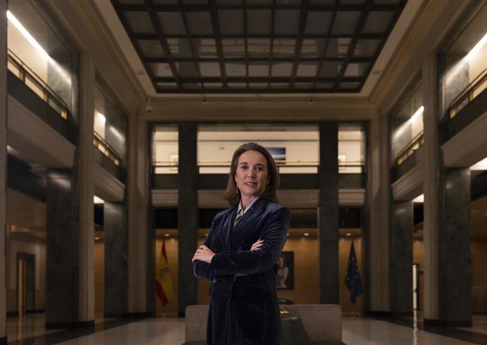 La portavoz parlamentaria del PP, Cuca Gamarra, posa tras una entrevista con Europa Press, a 28 de diciembre de 2021, en Madrid, (España). Gamarra es portavoz del PP en el Congreso de los Diputados desde agosto de 2020.