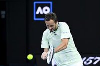 Medvedev remonta pensando en Djokovic: "¿Qué haría Novak?"