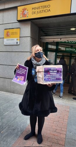 Marta Asensio entrega más de 105.000 en Justicia pidiendo un protocolo para agresiones con sumisión química