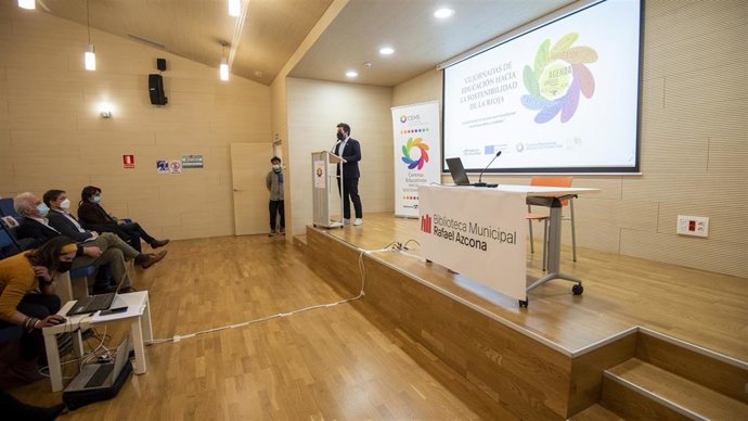 Dorado: "Es imprescindible que cada persona se convierta en agente de cambio y transformación para el medioambiente"