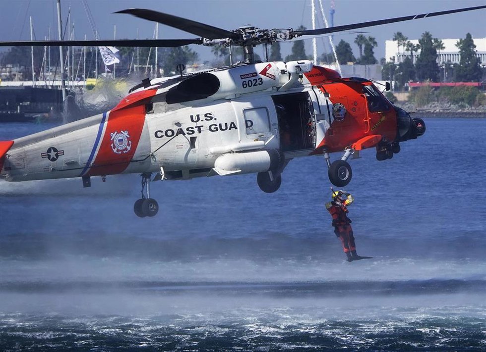 Archivo - Equipo de rescate de la Guardia Costera de Estados Unidos