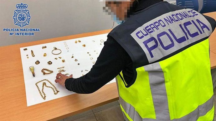 Detenidos dos jóvenes por la sustracción y receptación de joyas de dos viviendas de Logroño
