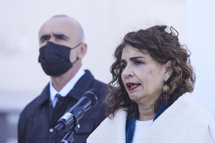 El alcalde de Sevilla, Antonio Muñoz y la ministra de Hacienda, María Jesús Montero.