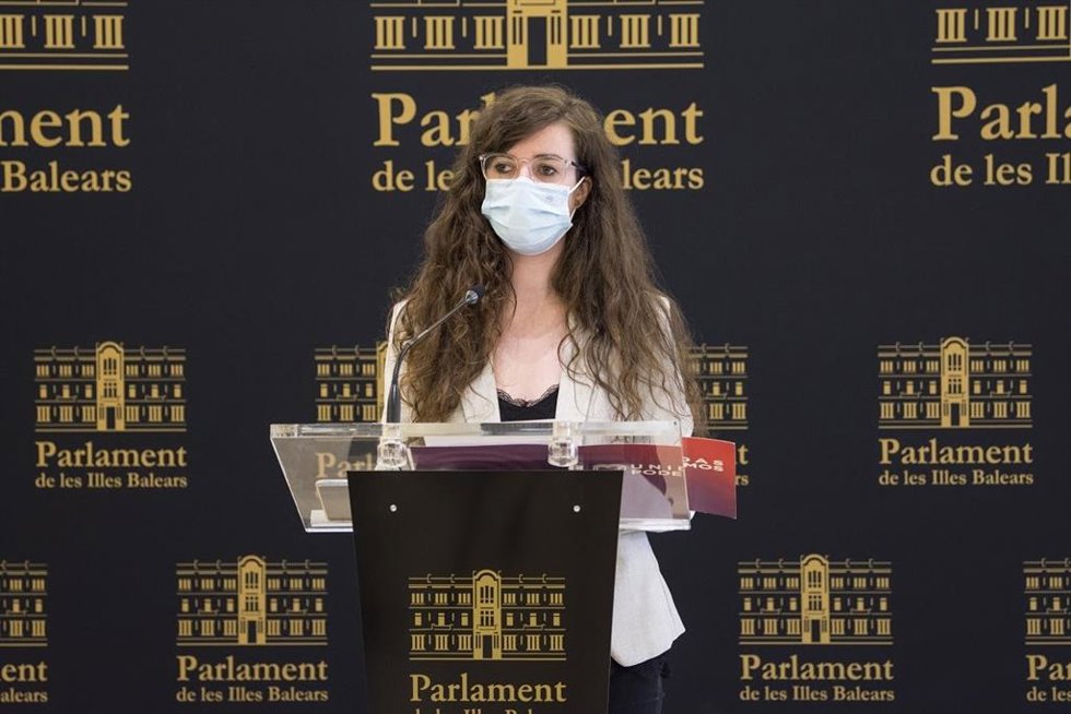 Archivo - La portavoz adjunta de Unidas Podemos en el Parlament, Esperana Sans.