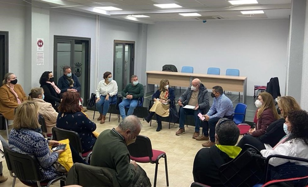 La delegada territorial de Salud y Familias en Cádiz, durante su visita a Chiclana.
