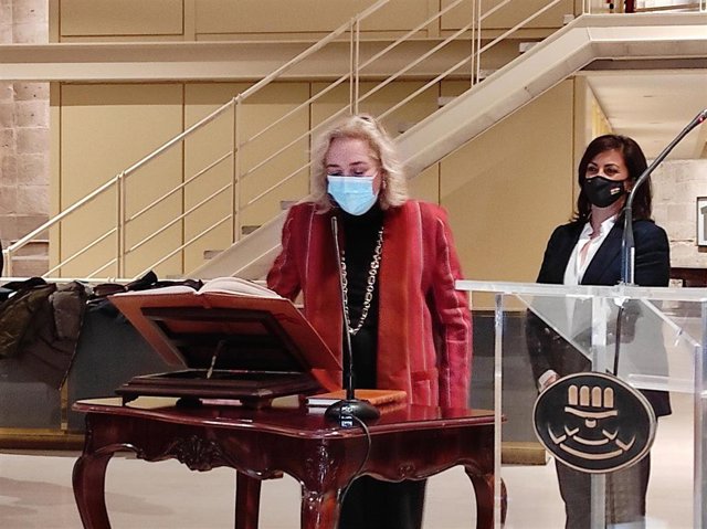 Ana Reboiro toma posesión de su nuevo cargo como consejera del Consejo Consultivo en presencia de la presidenta riojana, Concha Andreu