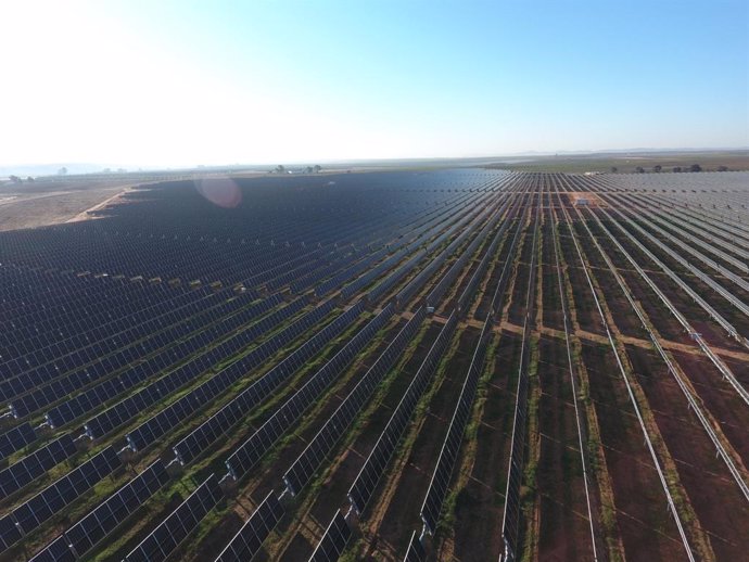 FRV comienza a producir en sus plantas de Solana de los Barros (Badajoz) que darán energía a 88.500 hogares
