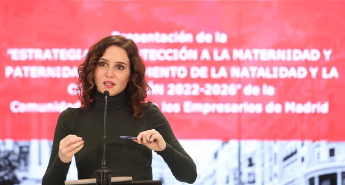 La presidenta de la Comunidad de Madrid, Isabel Díaz Ayuso, presenta la Estrategia de protección a la maternidad y paternidad y de fomento de la natalidad y la conciliación 2022-2026 a los empresarios de Madrid (CEIM), en la Sede de CEOE, a 26 de enero 