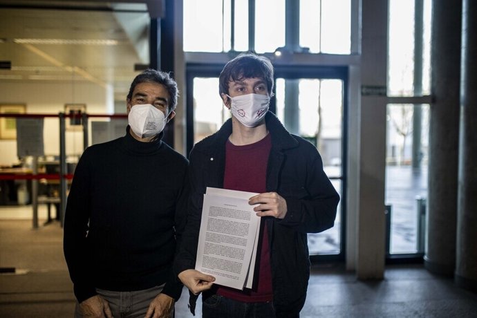 Los diputados de Más Madrid Eduardo Rubiño y Diego Figuera en la Asamblea de Madrid