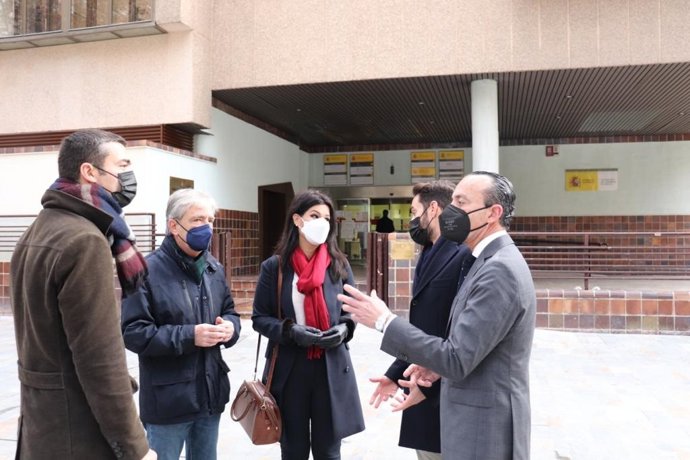 La Portavoz Del Partido Popular De La Región De Murcia, Miriam Guardiola, Junto Al Secretario Ejecutivo De Infraestructuras, Urbanismo Y Vivienda Del PPRM, José Francisco Lajara, Y Los Diputados Regionales Miguel Ángel Miralles Y Ramón Sánchez-Parra