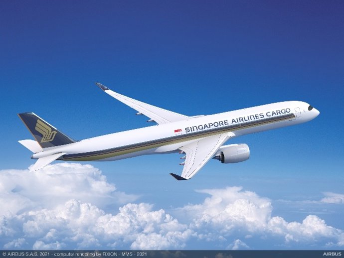 Archivo - Avión de carga de Singapore Airlines.