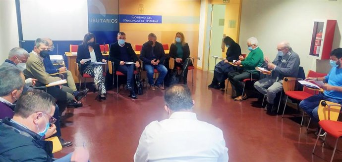 Reunión del consejero de Medio Rural y Cohesión Territorial, Alejandro Calvo con los presidentes de los once grupos de la Red Asturiana de Desarrollo Rural (Reader).