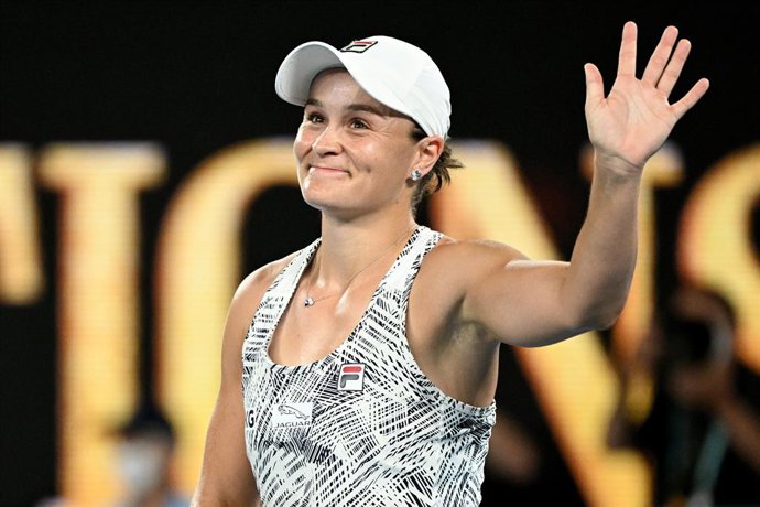 Ashleigh Barty of Australia gestures to the crowd after winning her Womens singles semifinal against Madison Keys of the USA on Day 11 of the Australian Open, at Melbourne Park, in Melbourne, Thursday, January 27, 2022. (AAP Image/Dave Hunt) NO ARCHIVI