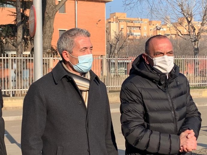 El conseller Josep Gonzlez-Cambray y el alcalde Miquel Pueyo.