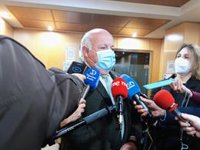 Aguirre señala "ansia de elecciones" y de "liderar revueltas" de PSOE, Unidas Podemos y Vox ante el pleno extraordinario