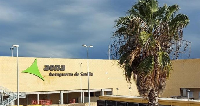 Fachada de la nueva zona sur del terminal del aeropuerto.