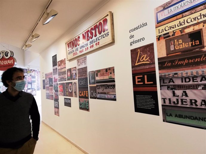 La Sala de Exposiciones del Ayuntamiento acoge la Abierto por ilusión, un reconocimiento gráfico al esmero de comerciantes que han hecho que sus rótulos formen parte del imaginario colectivo de Logroño