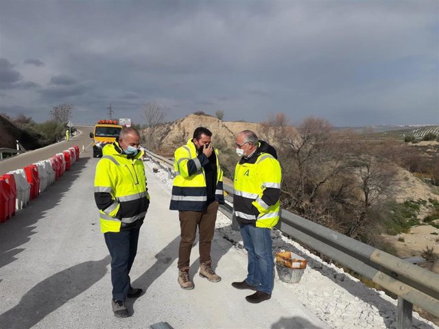 Visita a las obras en la A-6105