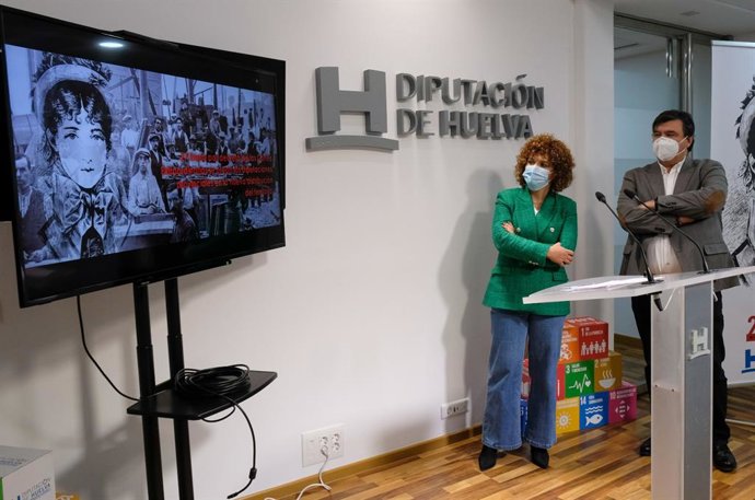 La presidenta de la Diputación, María Eugenia Limón, junto al alcalde de la capital, Gabriel Cruz.
