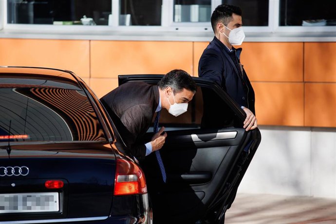 El presidente del Gobierno, Pedro Sánchez, a su llegada a un acto sobre 'Pensiones más justas', a 27 de enero de 2022, en Alcalá de Henares, Madrid (España). 