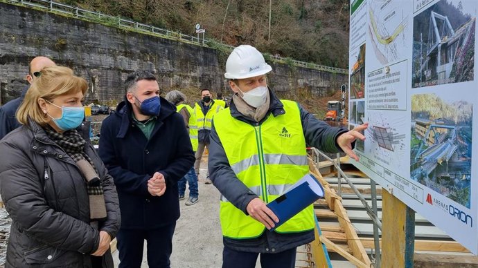 Delia Losa, en las obras del puente 'La Luisa'
