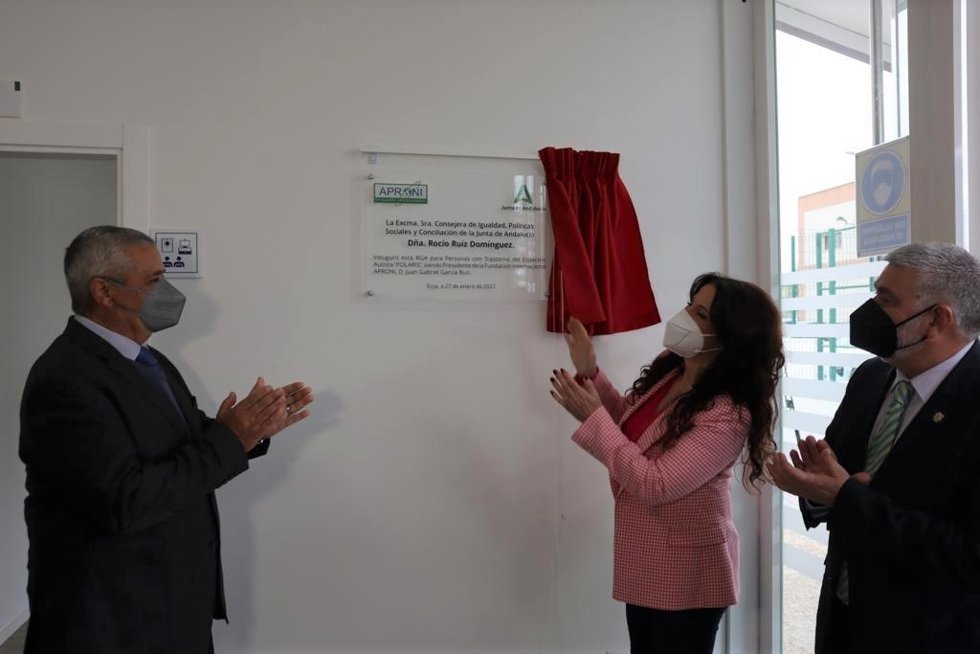 La consejera de Igualdad, Políticas Sociales y Conciliación, Rocío Ruiz, ha inaugurado la nueva Residencia 'Polaris'
