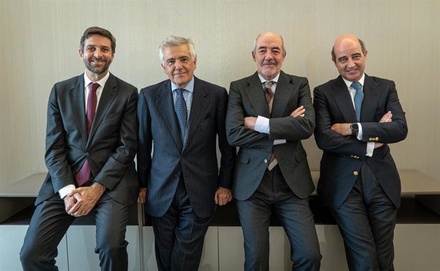 Santiago Hagerman, consejero delegado de GBS Finanzas Investcapital A.V., Juan Antonio Samaranch, presidente de GBS Finanzas Investcapital A.V., Diego Fernández de Henestrosa Argüelles, presidente de Creand Wealth Management (Banco Alcalá S.A.).