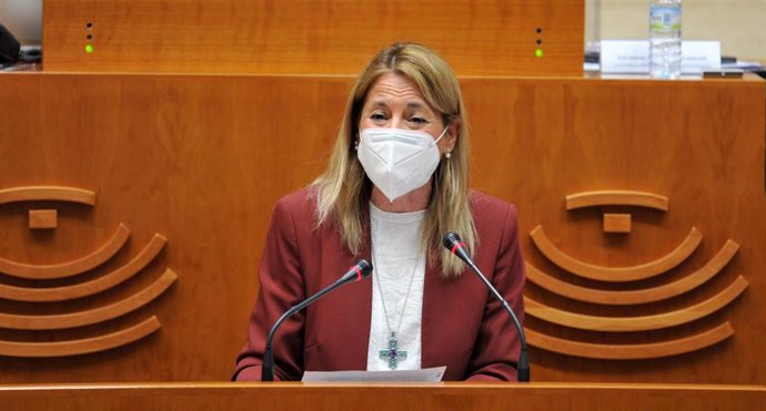 La diputada del PP Elena Nevado interviene en la Asamblea de Extremadura